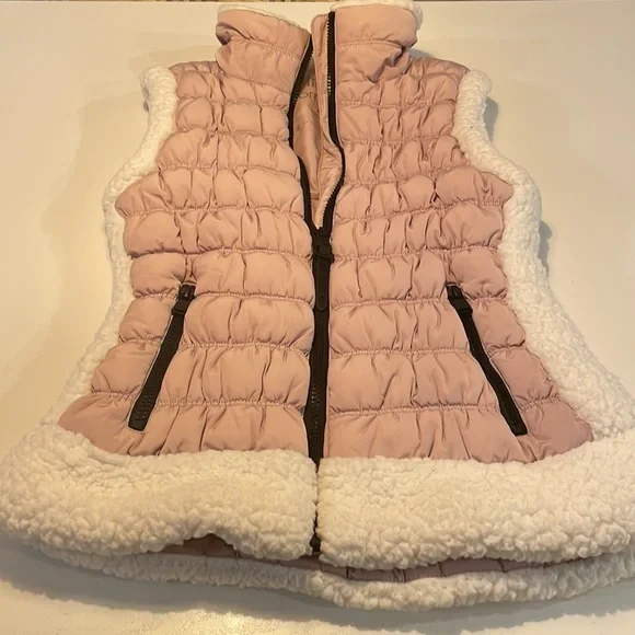 Calvin Klein Puffer Vest - Picture 5 of 9